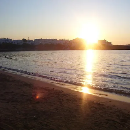Roussos Beach Hotel 