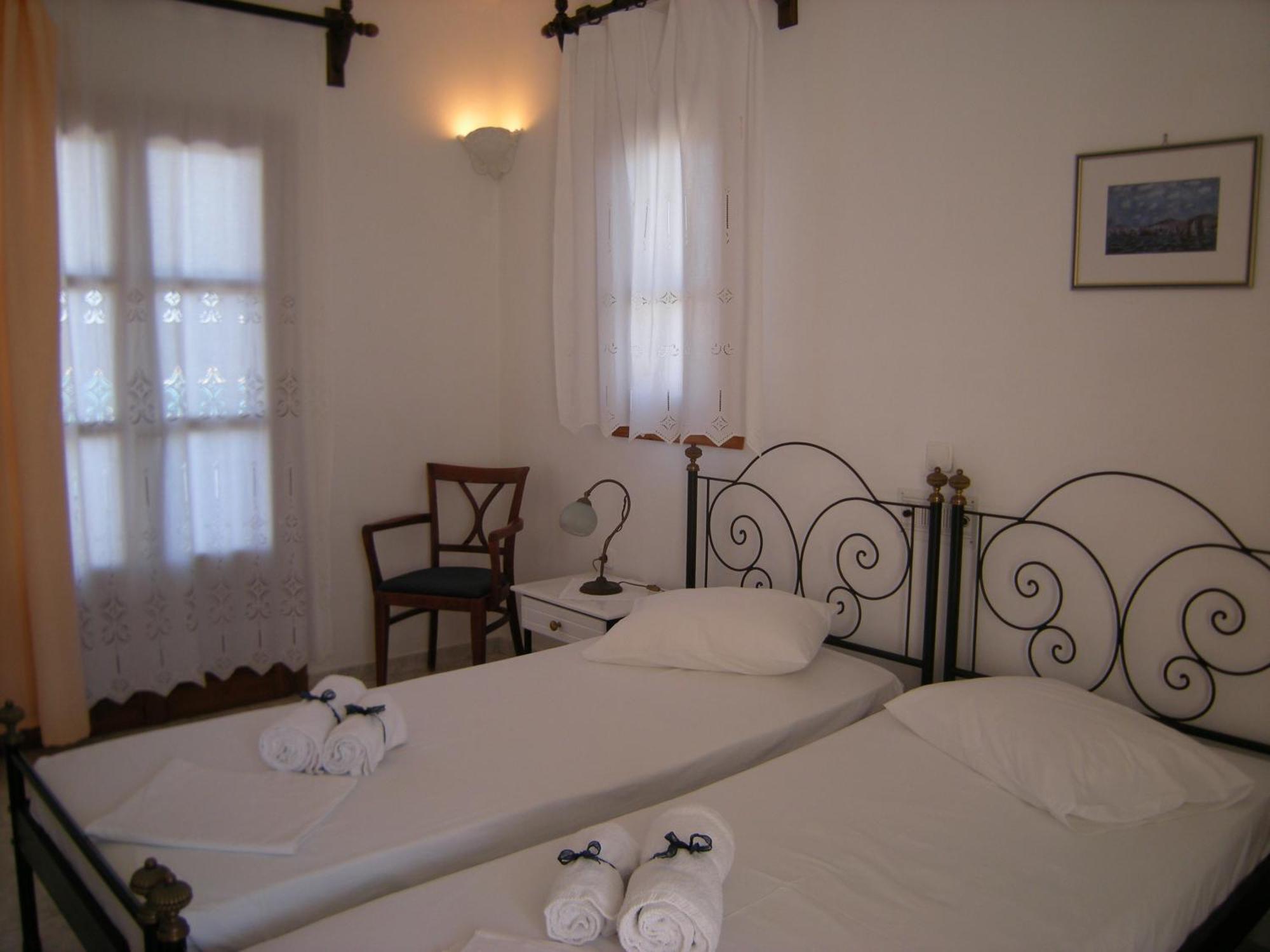 Guest house Roussos