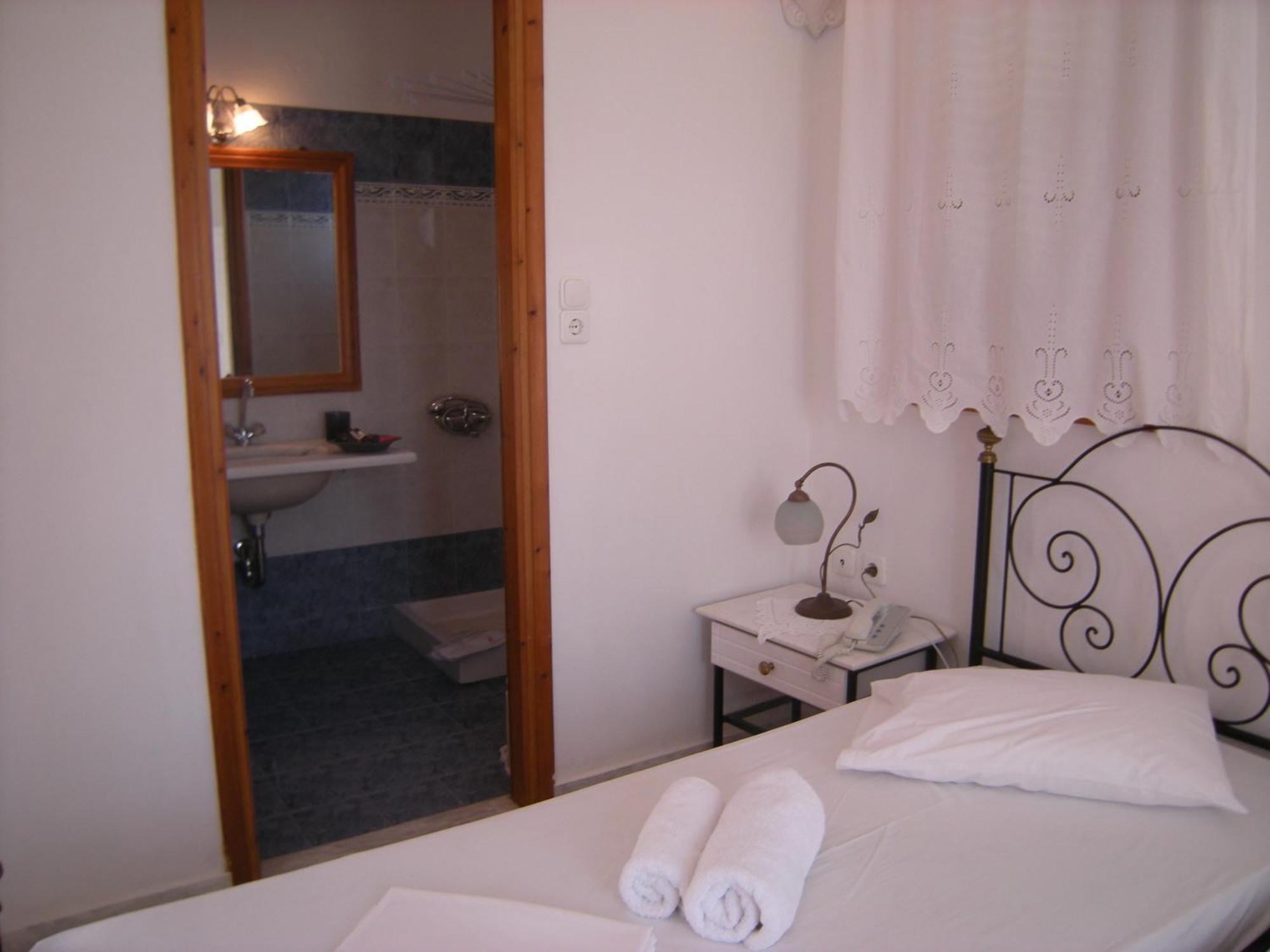 Roussos Guest house