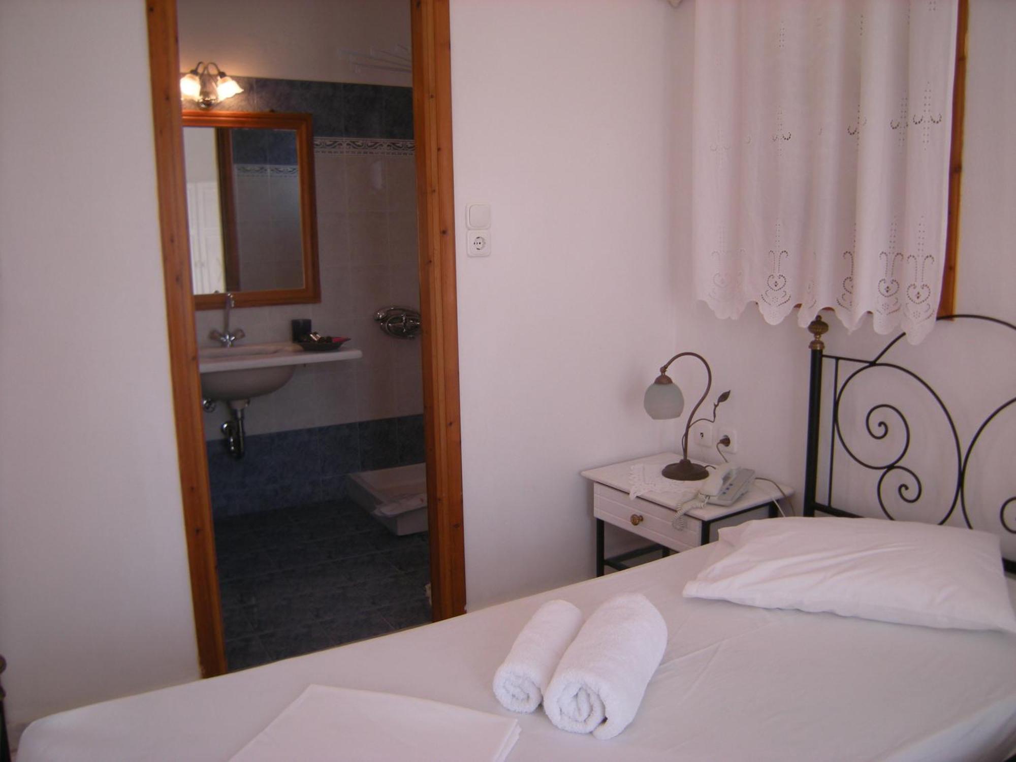 Roussos Guest house Naousa (Paros)
