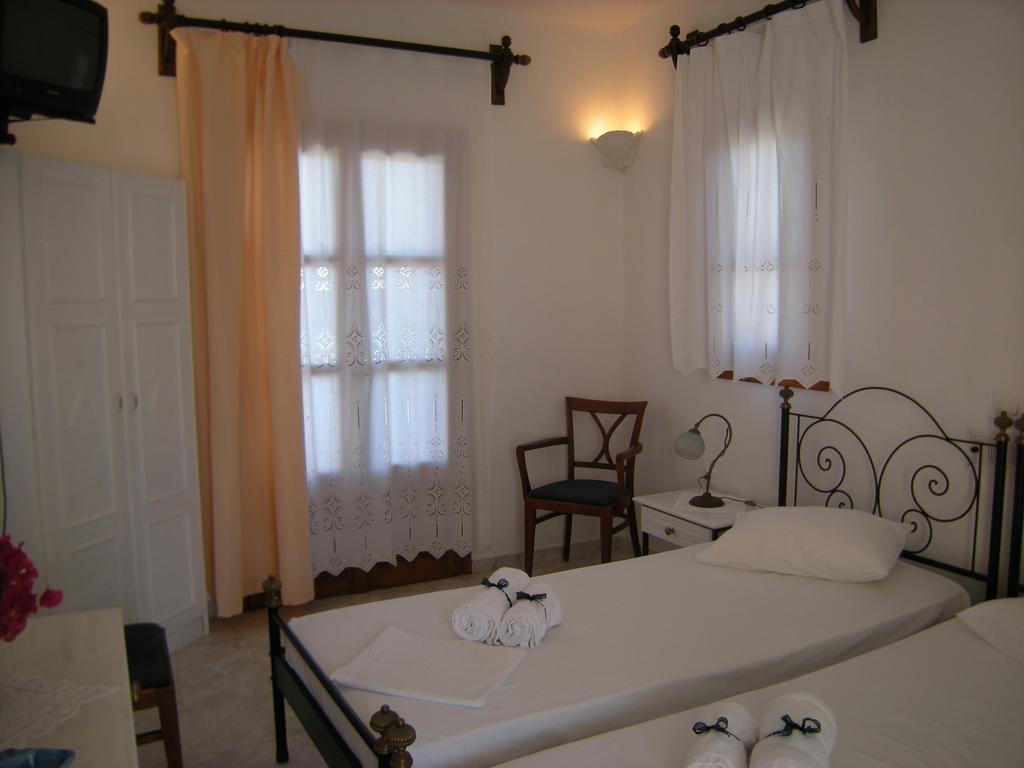 Guest house Roussos