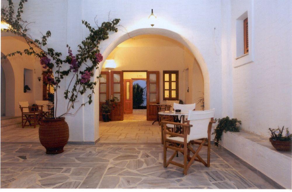 Roussos Guest house 2*