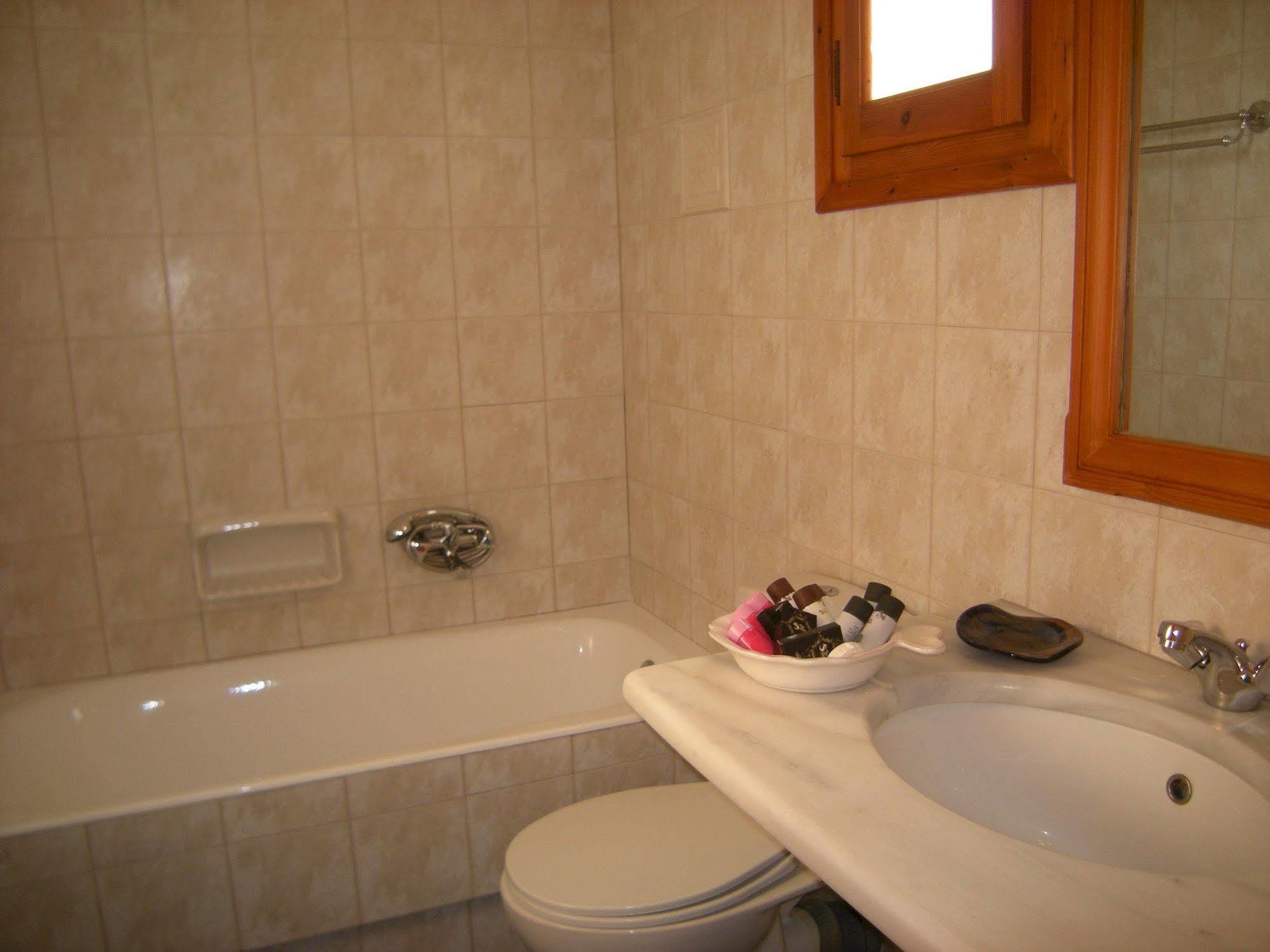 Roussos Guest house