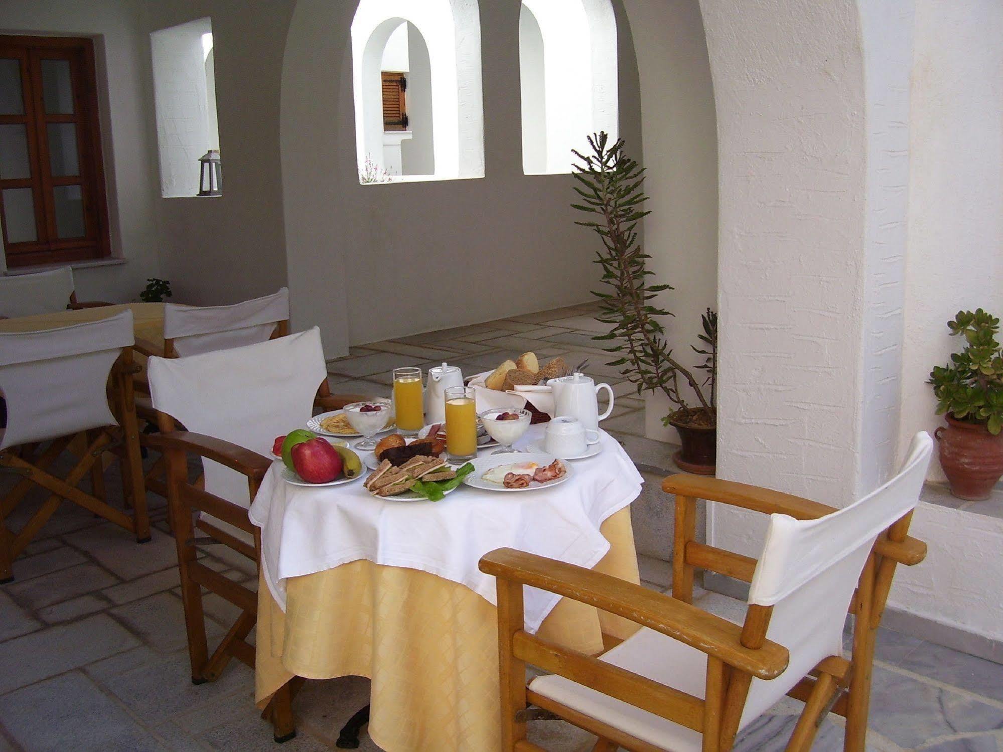 Roussos Guest house 2*